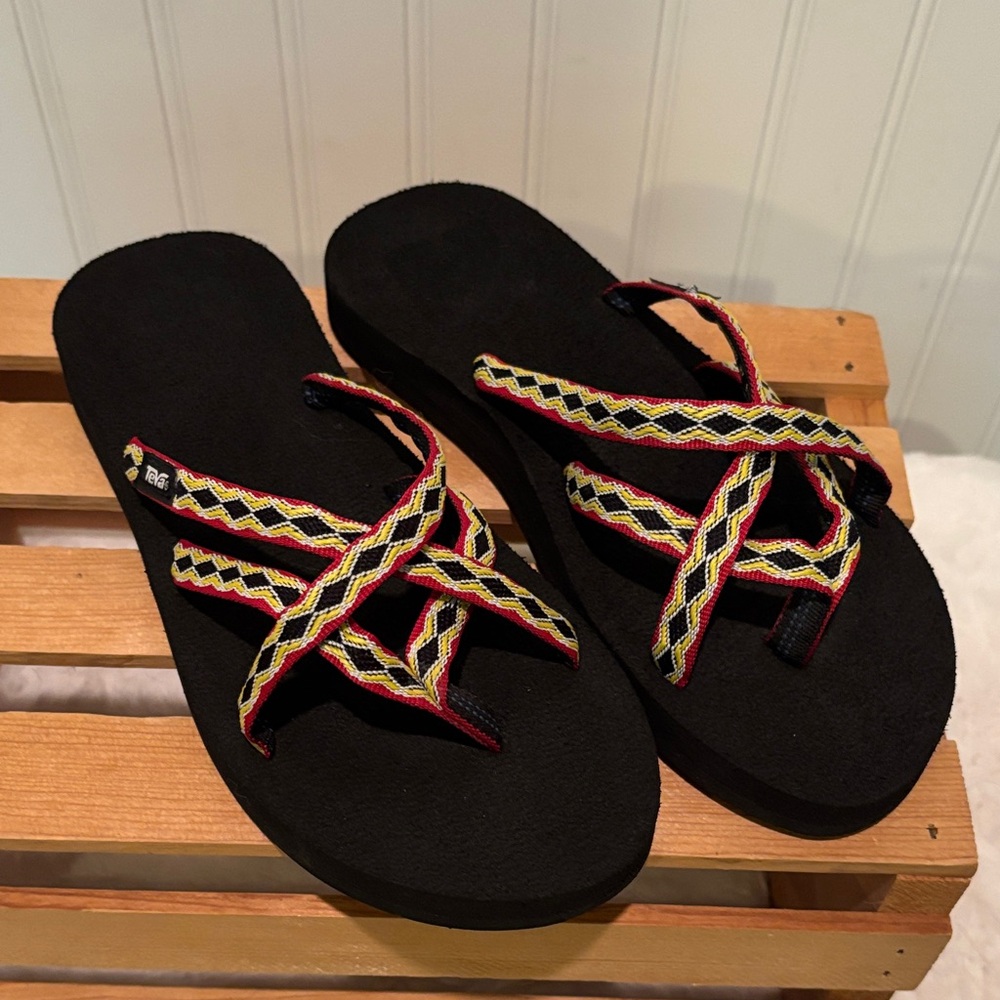 Reva Stylish Black and Multicolor Sandals Size 7